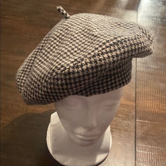 Stylish Houndstooth Beret - Picture 1 of 5